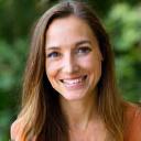 Porträt von Sophia Bauer, Spezialistin für kreative Workshops mit Naturthemen.